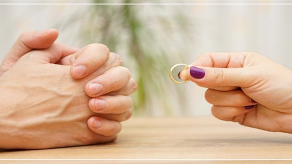 حكم طاعة الوالدين في الأمر بالطلاق