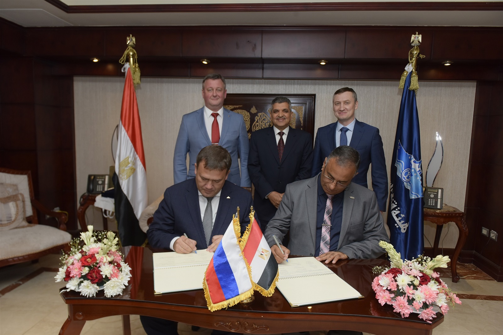 توقيع بروتوكول التعاون المشترك بين هيئة قناة السويس وشركة " توقيع بروتوكول التعاون المشترك بين هيئة قناة السويس وشركة "