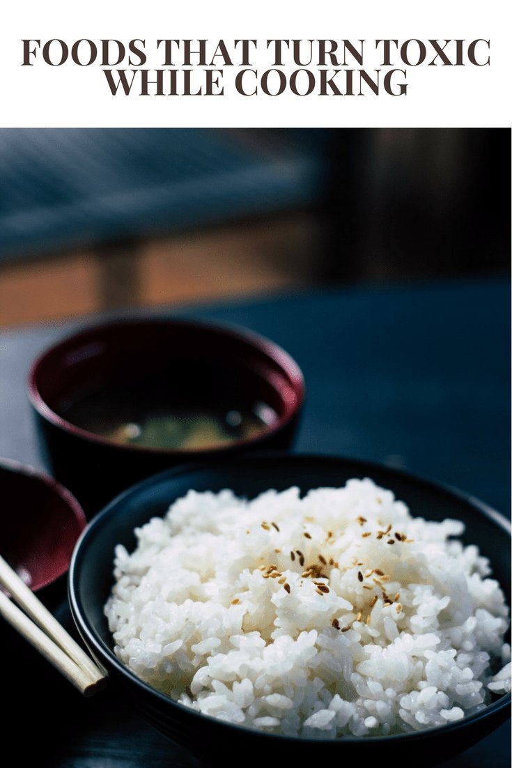 أطعمة تتحول إلى سامة بعد الطهى