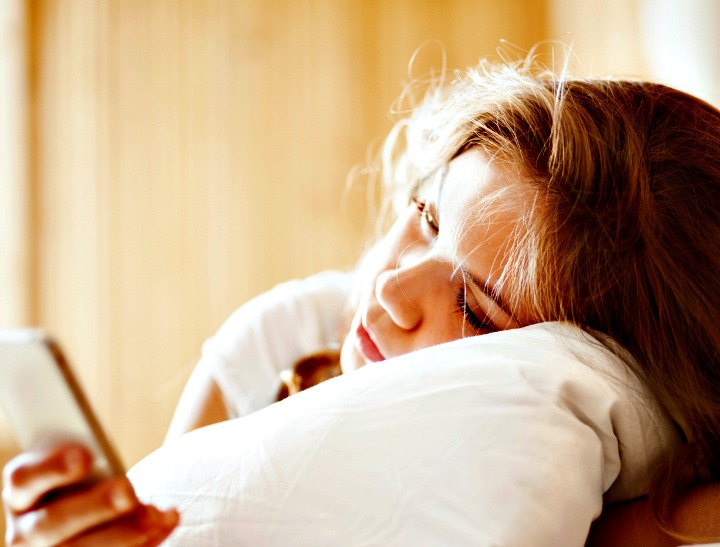 سهر الفتيات على مواقع التواصل