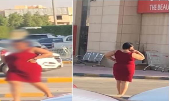 ترتدي ملابس مكشوفة أمام مركز تسوق شهير