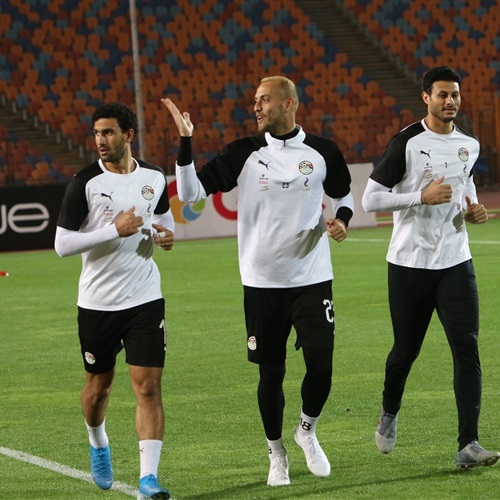  الشناوي وعواد وبسام من مران المنتخب 