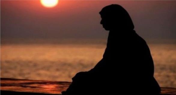 الإفتاء توضح التصرف الشرعي الصحيح لمن رأت الدم بعد انقضاء أي