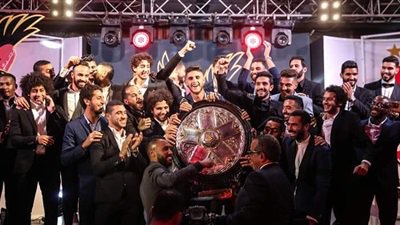 تسليم درع الدوري للأهلي تسليم درع الدوري للأهلي
