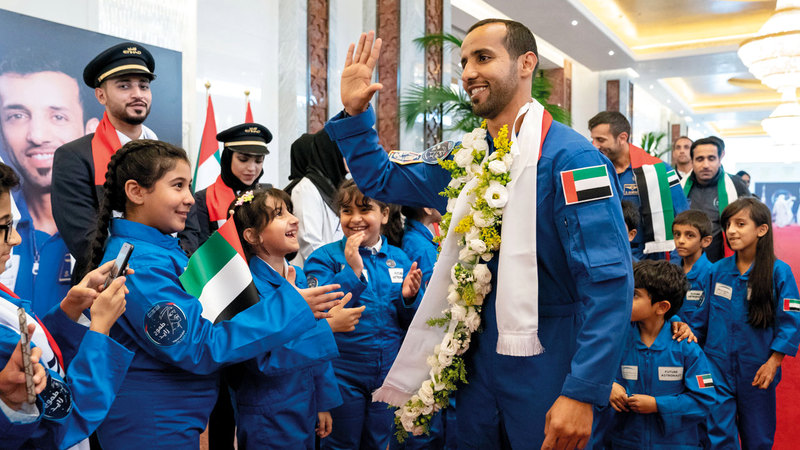 وصول هزاع المنصوري إلى الإمارات
