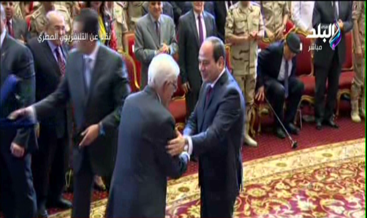 الرئيس السيسي يكرم الفريق عبد رب النبي حافظ 