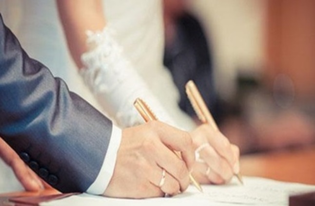 حكم التنازل عن الشبكة وقائمة المنقولات للزوج