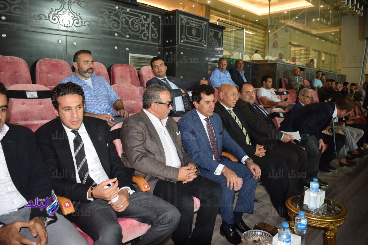 وزير الرياضة بمدرجات ستاد القاهرة وزير الرياضة بمدرجات ستاد القاهرة