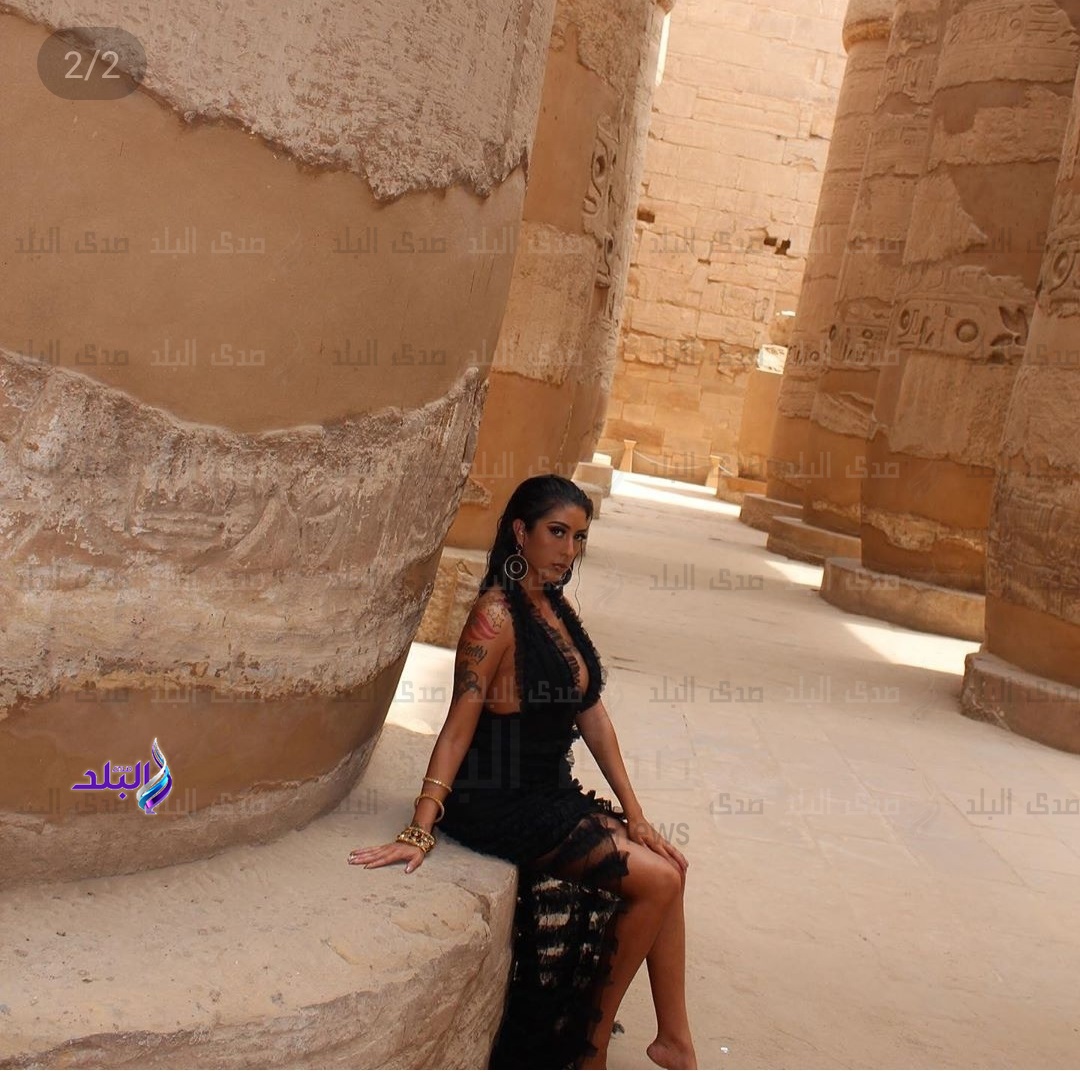 إحدى الممثلات