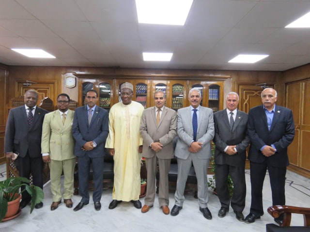 سفير الكاميرون يطلب دعم جامعة الأزهر في مجالات الهندسة الزرا