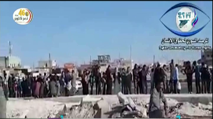 طابور من السوريين للحصول على رغيف خبز 