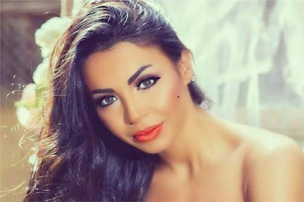 دوللي شاهين