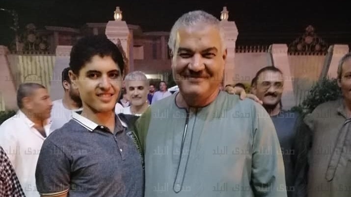 عضو مجلس النواب مع ابنه العائد 