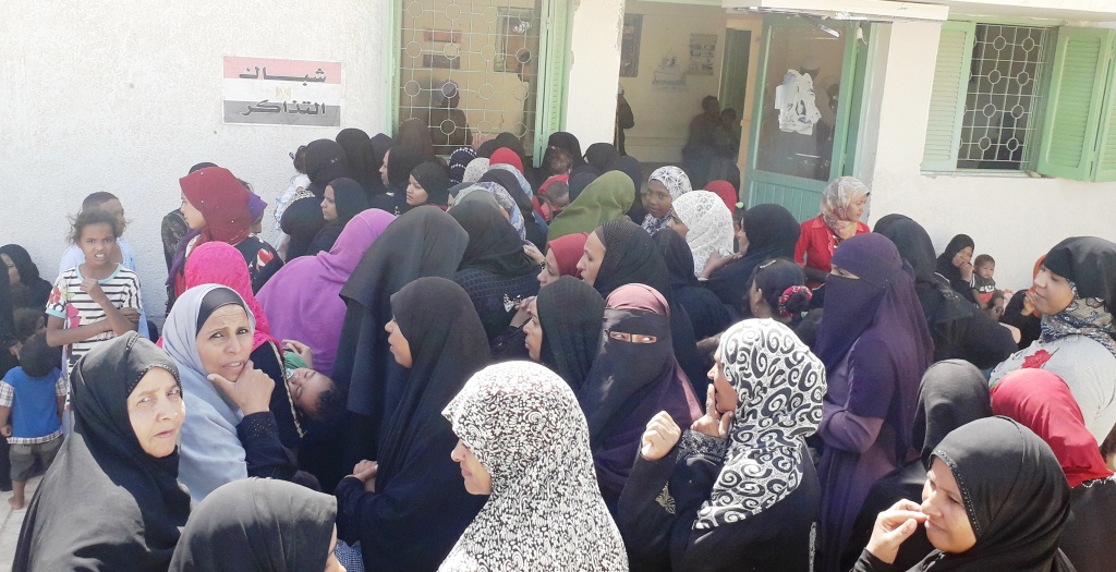 قوافل طبية للبسطاء في قرى أسوان قوافل طبية للبسطاء في قرى أسوان