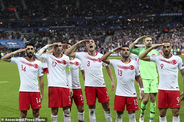 لاعبو المنتخب التركي
