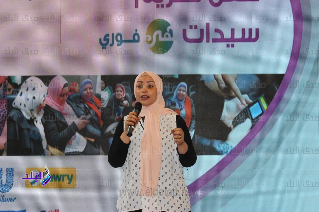 متطوعة خلال كلمتها بالتكريم في السفارة البريطانية متطوعة خلال كلمتها بالتكريم في السفارة البريطانية