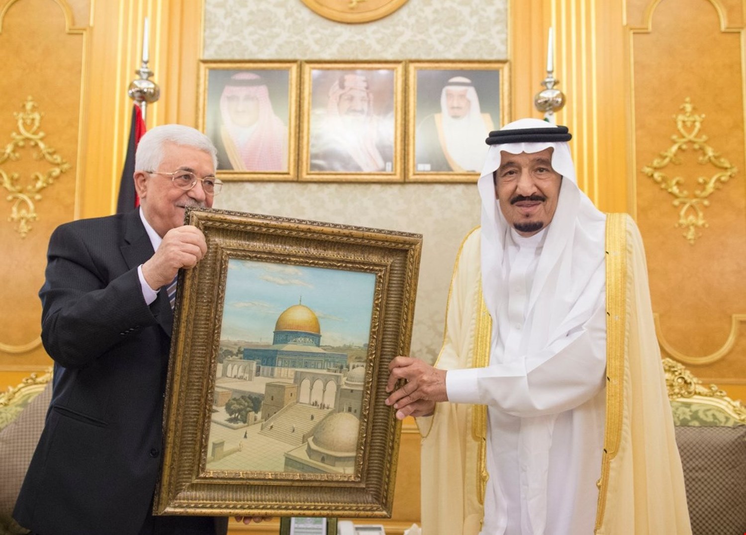 نقف معكم ضدالإرهاب.. ابو مازن يلتقي العاهل السعودي