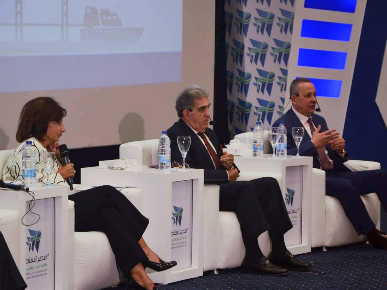 خلال المؤتمر 