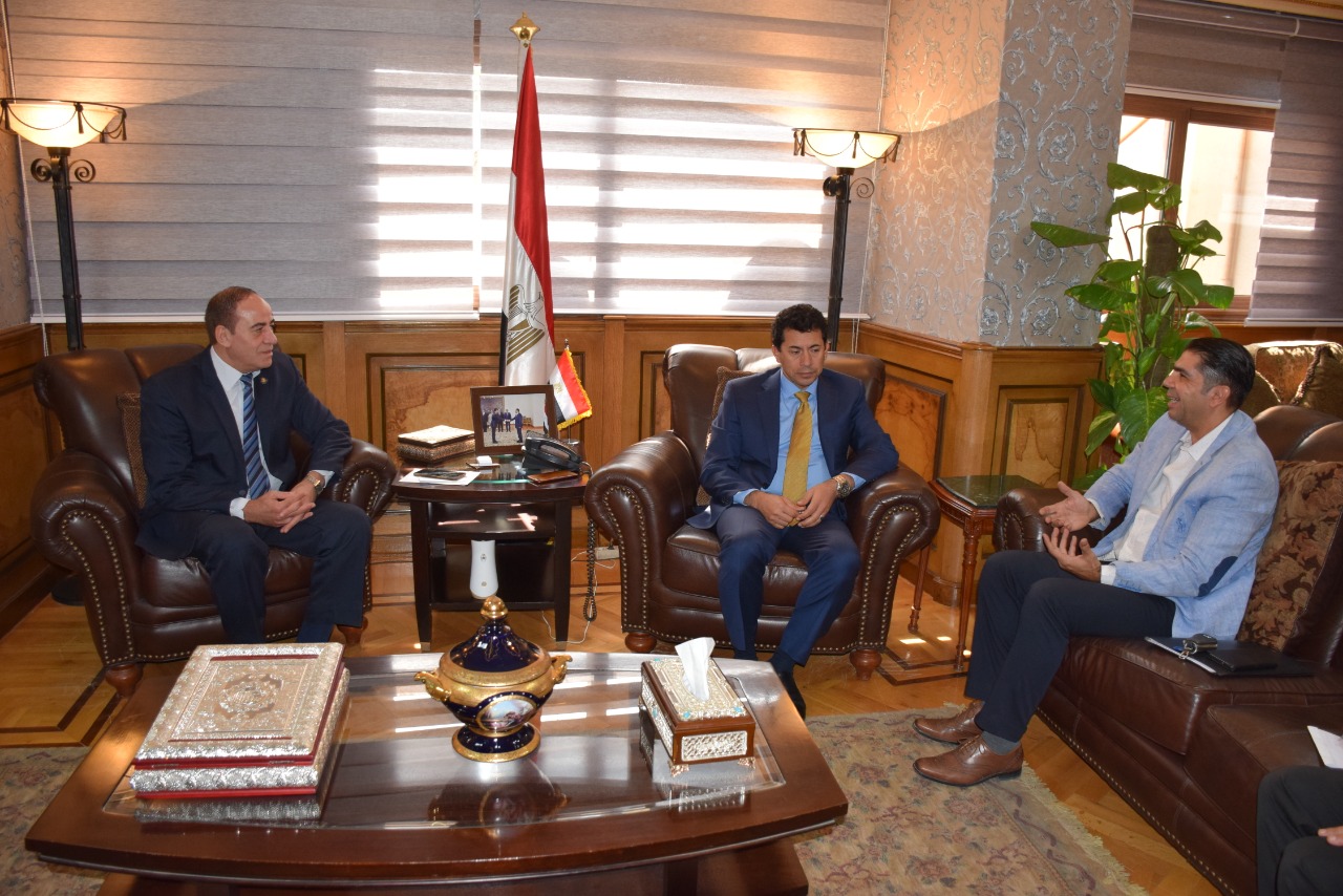 وزير الشباب والرياضة 