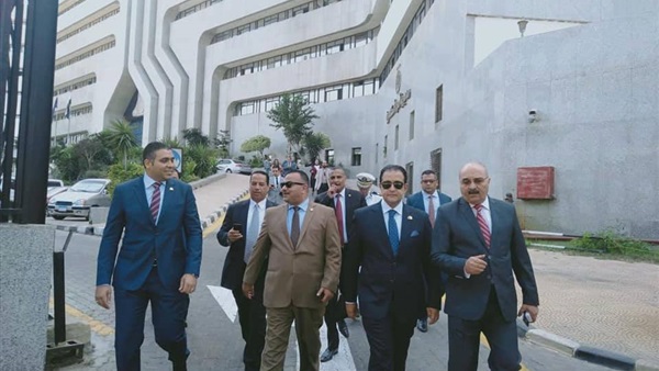 النائب علاء عابد وأعضاء البرلمان 