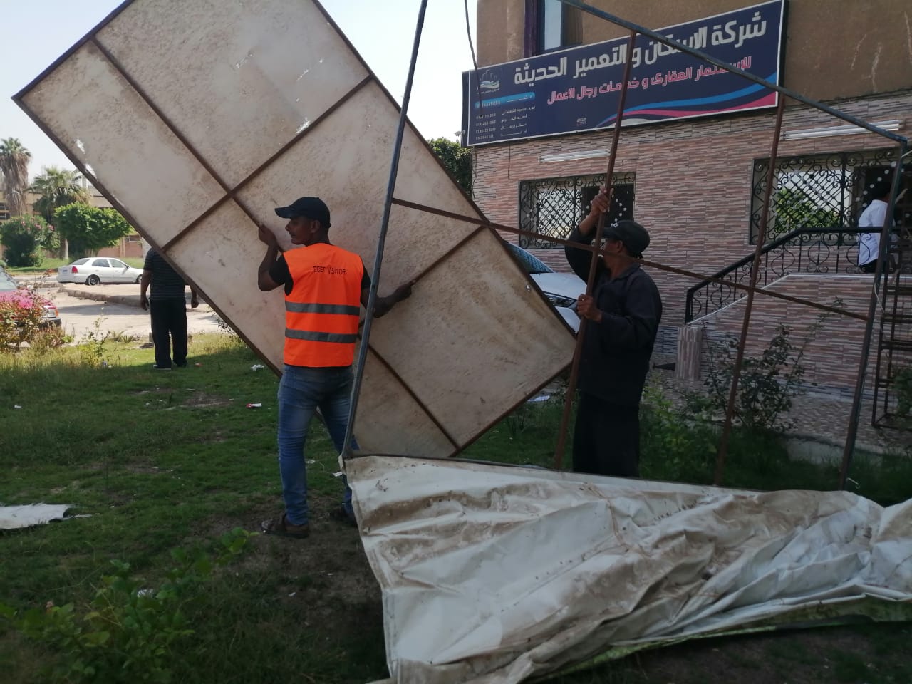 ازالة المحال المخالفة بالعاشر من رمضان 