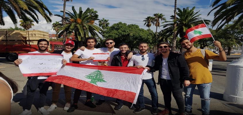 اللبنانيون في برشلونة يتضامنون مع إخوانهم في بيروت اللبنانيون في برشلونة يتضامنون مع إخوانهم في بيروت