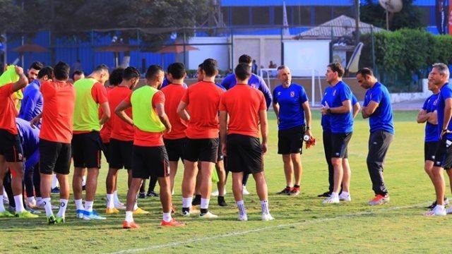 فايلر ولاعبي النادي الأهلي 