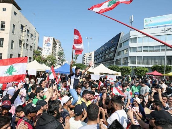 بدء توافد المتظاهرين إلى ساحات الاعتصام وسط لبنان