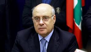 وزير العمل كميل ابو سليمان يتقدم باستقالته وزير العمل كميل ابو سليمان يتقدم باستقالته