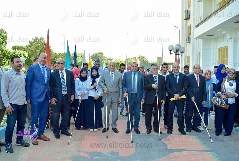 رئيس جامعة بني سويف يقود مسيرة لطلاب الإعاقة البصرية رئيس جامعة بني سويف يقود مسيرة لطلاب الإعاقة البصرية
