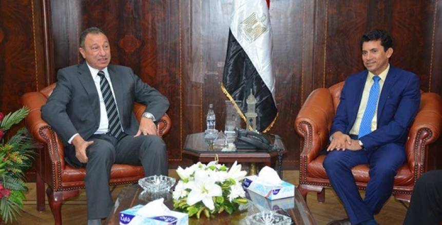 وزير الرياضة فى جلسة سابقة مع الخطيب