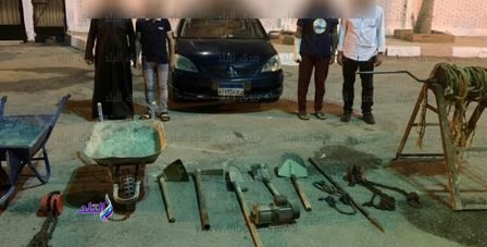 المتهمين والادوات المستخدمة فى التنقيب عن الاثار المتهمين والادوات المستخدمة فى التنقيب عن الاثار