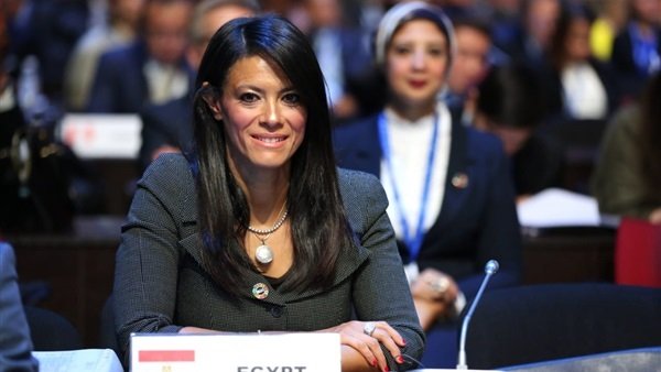 وزيرة السياحة