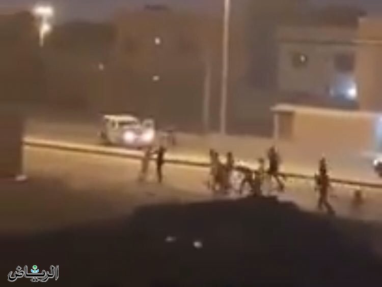 سعودي يطلق النار 