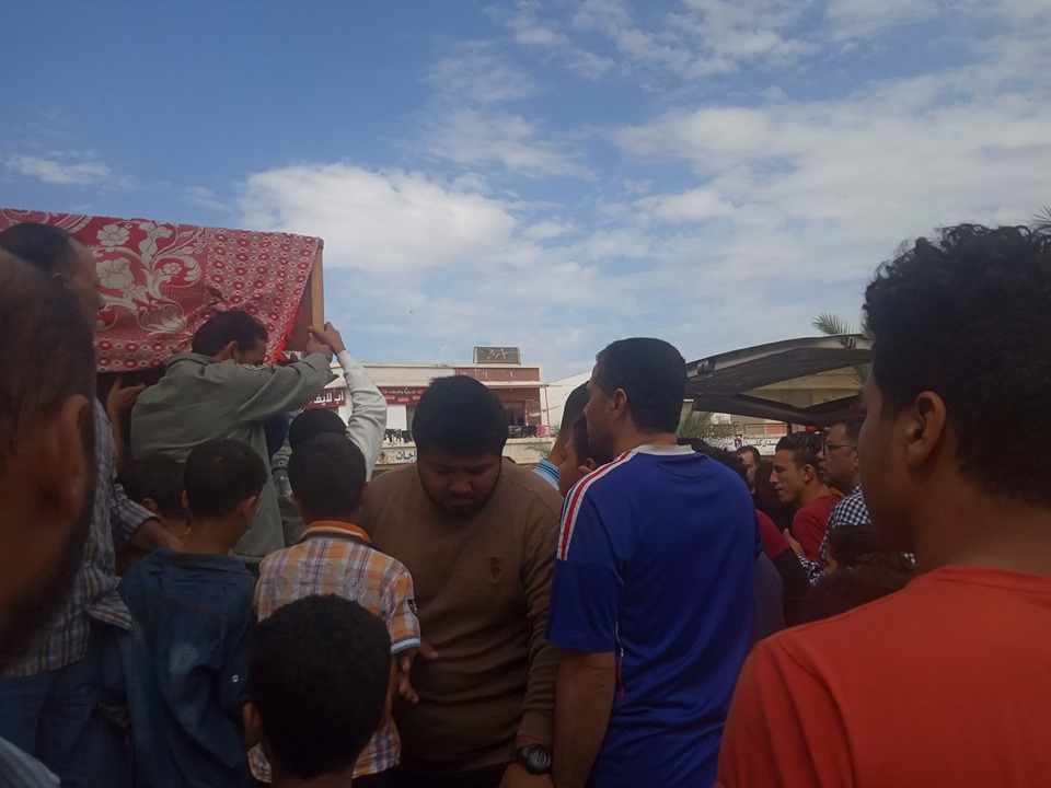 تشييع جثمان الطفلة "مروة" ضحية الأمطار بالعاشر من رمضان