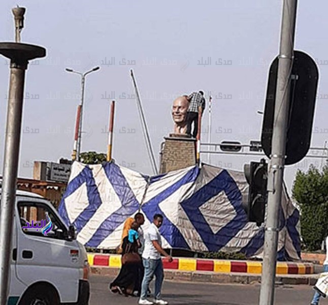 تمثال لـ جراح القلب العالمى