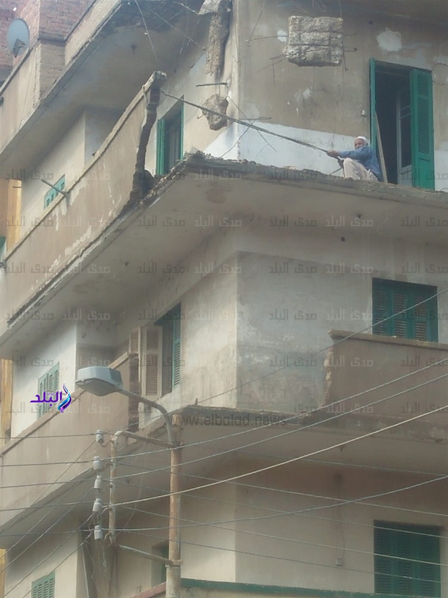 سقوط شرفة منزل سكني  سقوط شرفة منزل سكني