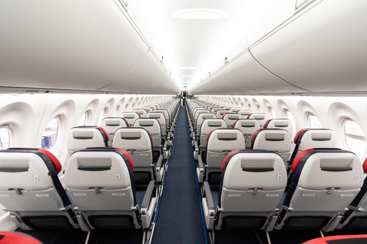 طائرة مصر للطيران A220 