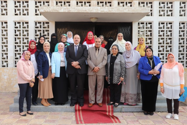 رئيس جامعة الأزهر يوصي طالبات كلية العلوم بالتصدي لحروب الجي رئيس جامعة الأزهر يوصي طالبات كلية العلوم بالتصدي لحروب الجي