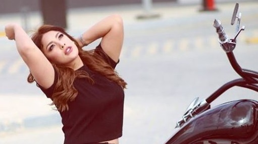 بشبشب أسود..نيرمين ماهر تُبهر متابعيها بإطلالة جريئة بشبشب أسود..نيرمين ماهر تُبهر متابعيها بإطلالة جريئة