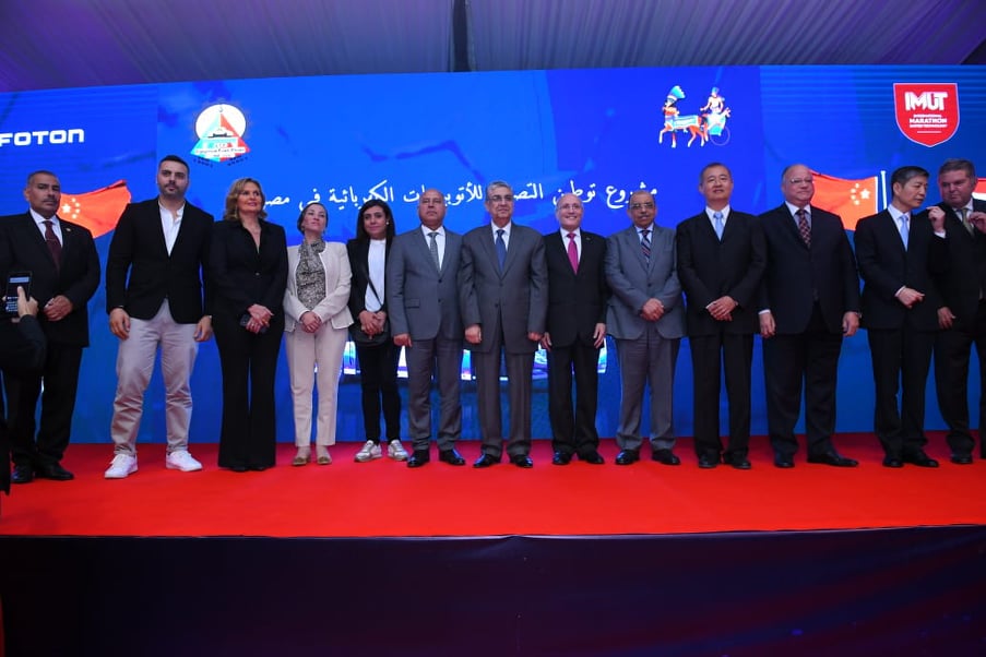 عدد من الوزراء يستقبلون أول أتوبيس كهربائي في مصر عدد من الوزراء يستقبلون أول أتوبيس كهربائي في مصر