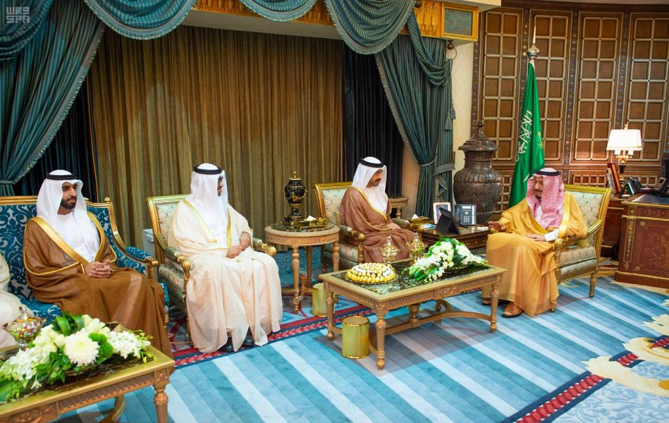 لقاء الملك سلمان بوزير الخارجية الاماراتي لقاء الملك سلمان بوزير الخارجية الاماراتي