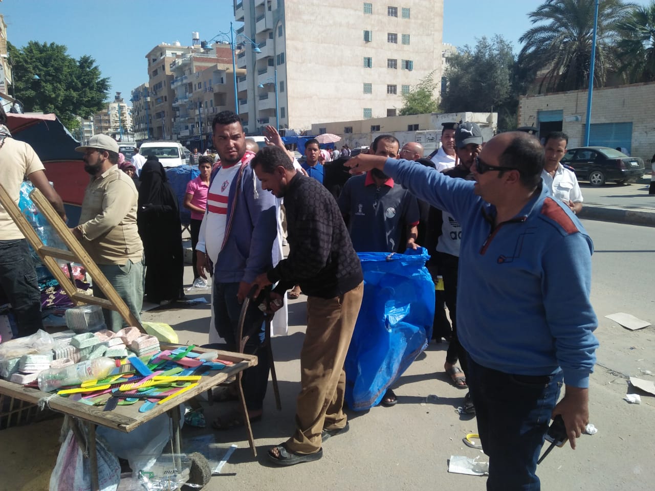 حملات إزالة في شوارع مرسى مطروح