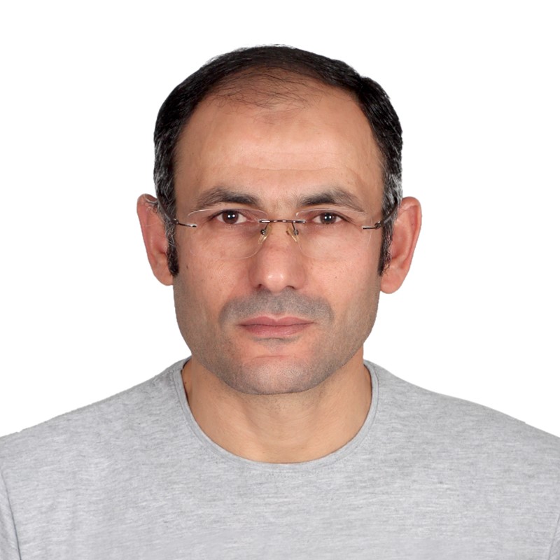 الكاتب الصحفي رضا نايل 