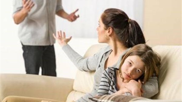 حكم الشرع في المرأة التي تحرم الأولاد من رؤية أبيهم وأهله 