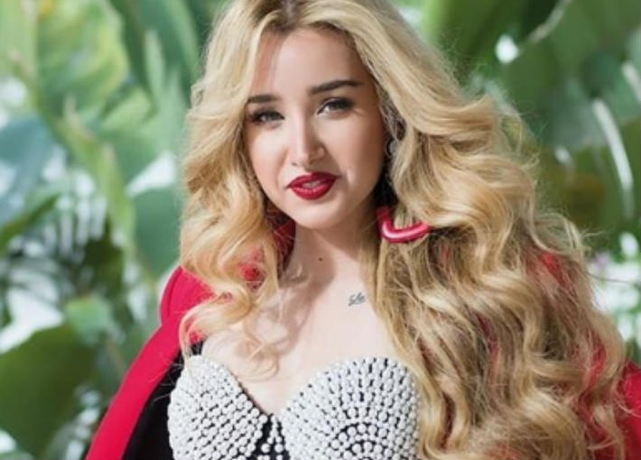 هنا الزاهد هنا الزاهد