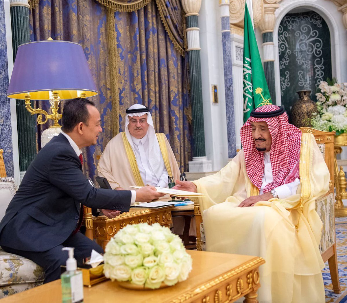خادم الحرمين الشريفين يلتقي وزير التعليم الماليزي خادم الحرمين الشريفين يلتقي وزير التعليم الماليزي