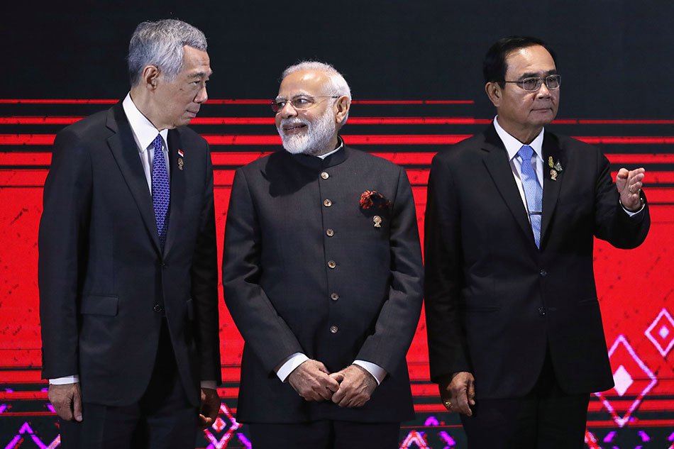 من قمة الآسيان  