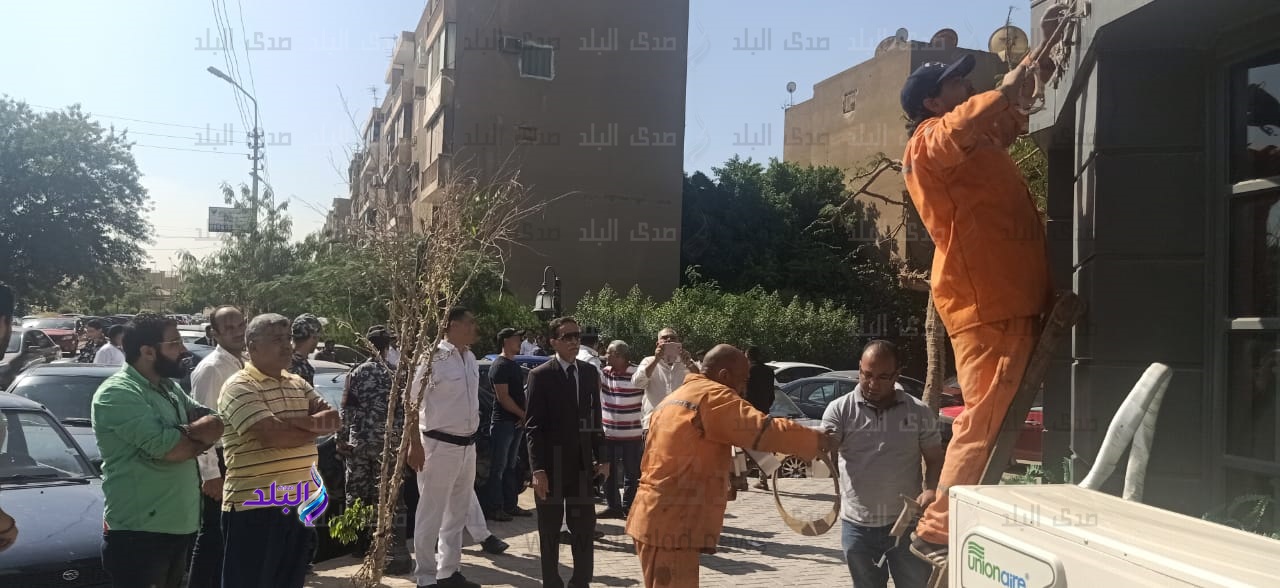 رئيس الحي اللواء خالد عقل خلال الحملة رئيس الحي اللواء خالد عقل خلال الحملة