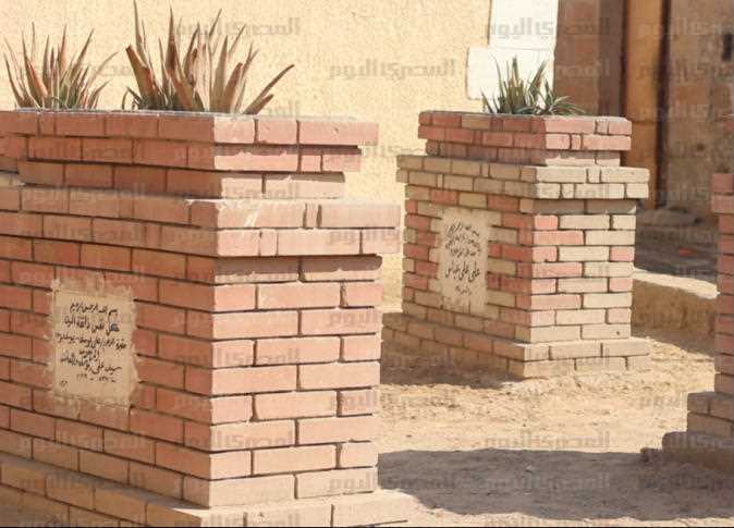 بناء المدافن بالطوب الأحمر بناء المدافن بالطوب الأحمر